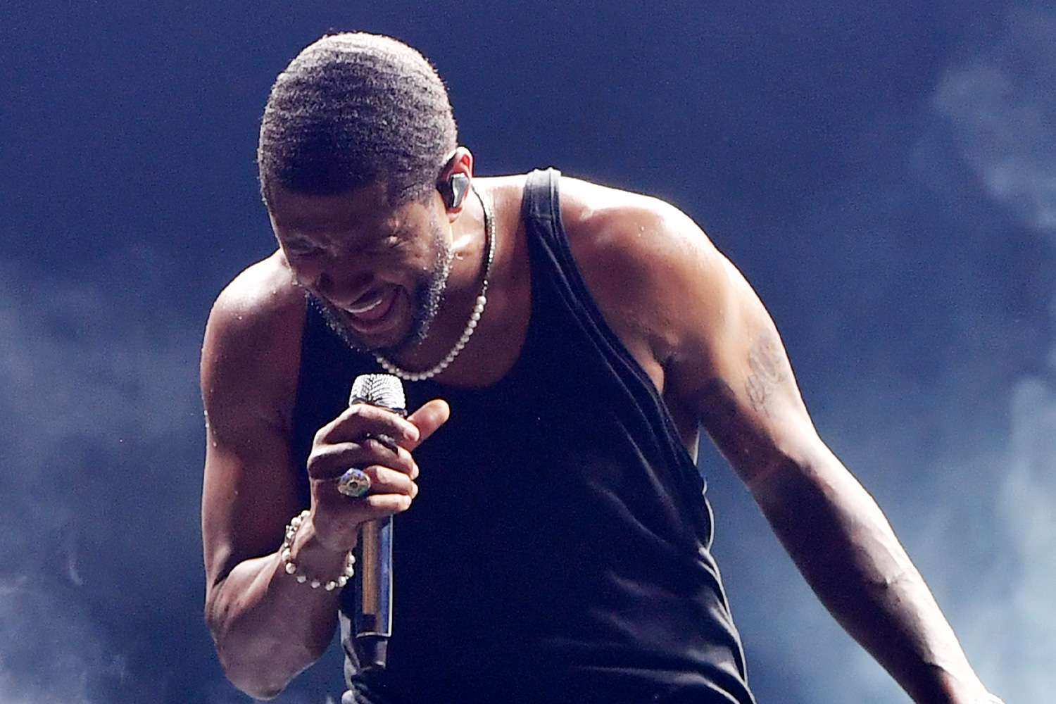 Usher’s Emotional Farewell: Tears, Tributes, and Iconic Moments in Vegas Residency Finale