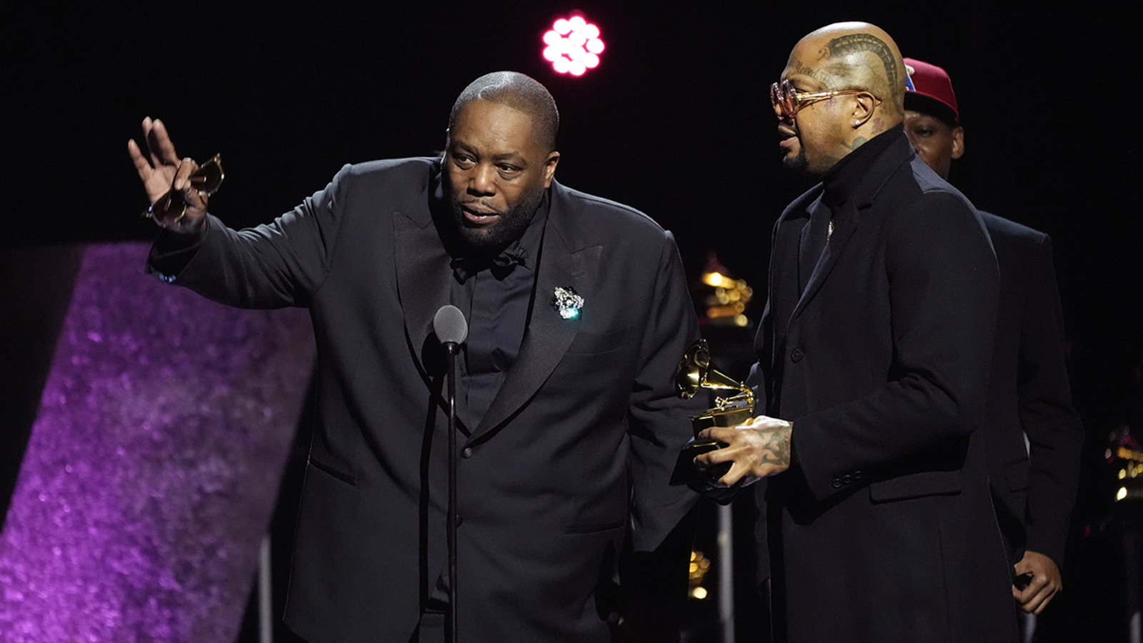 Killer Mike recibe el premio a mejor interpretación de rap por "Scientists & Engineers" en la 66a entrega anual de los Premios Grammy el domingo 4 de febrero de 2024 en Los Ángeles. (Foto AP/Chris Pizzello)