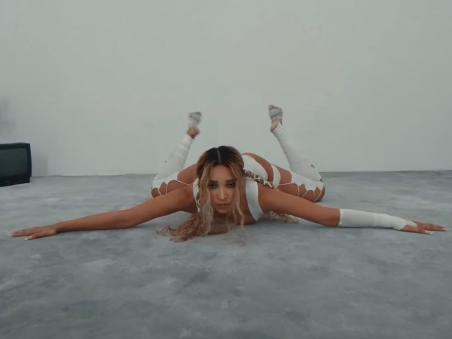 Tinashe – Cross That Line (Official Video)