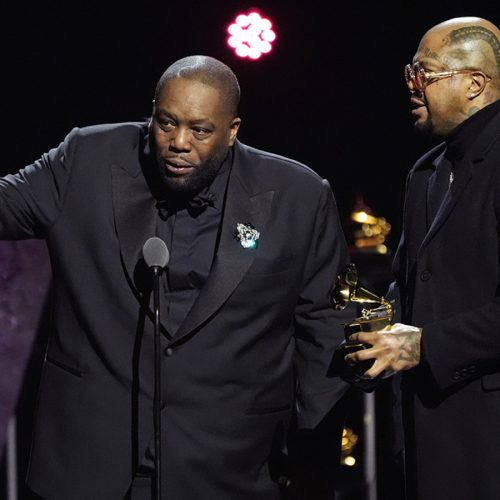 Killer Mike recibe el premio a mejor interpretación de rap por "Scientists & Engineers" en la 66a entrega anual de los Premios Grammy el domingo 4 de febrero de 2024 en Los Ángeles. (Foto AP/Chris Pizzello)