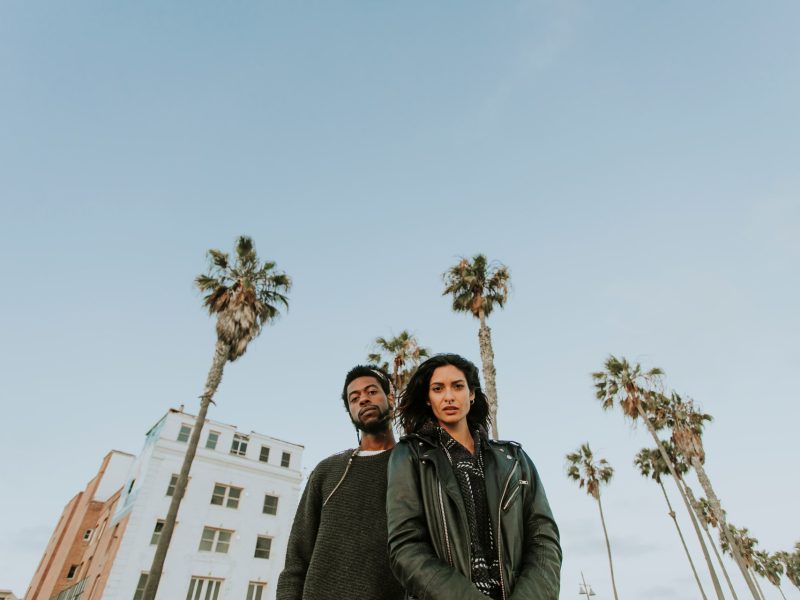 couple-hanging-at-venice-beach-ZBAMULJ.jpg